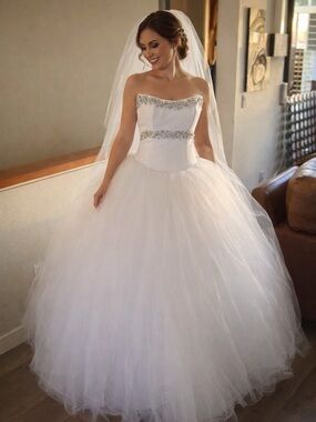 Vera Wang vintage tulle wedding gown Swarovski crystal and pearl embroidery